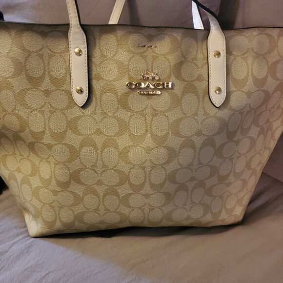COACH TOWN  TOTE REVERABLE - Picture 1 of 3